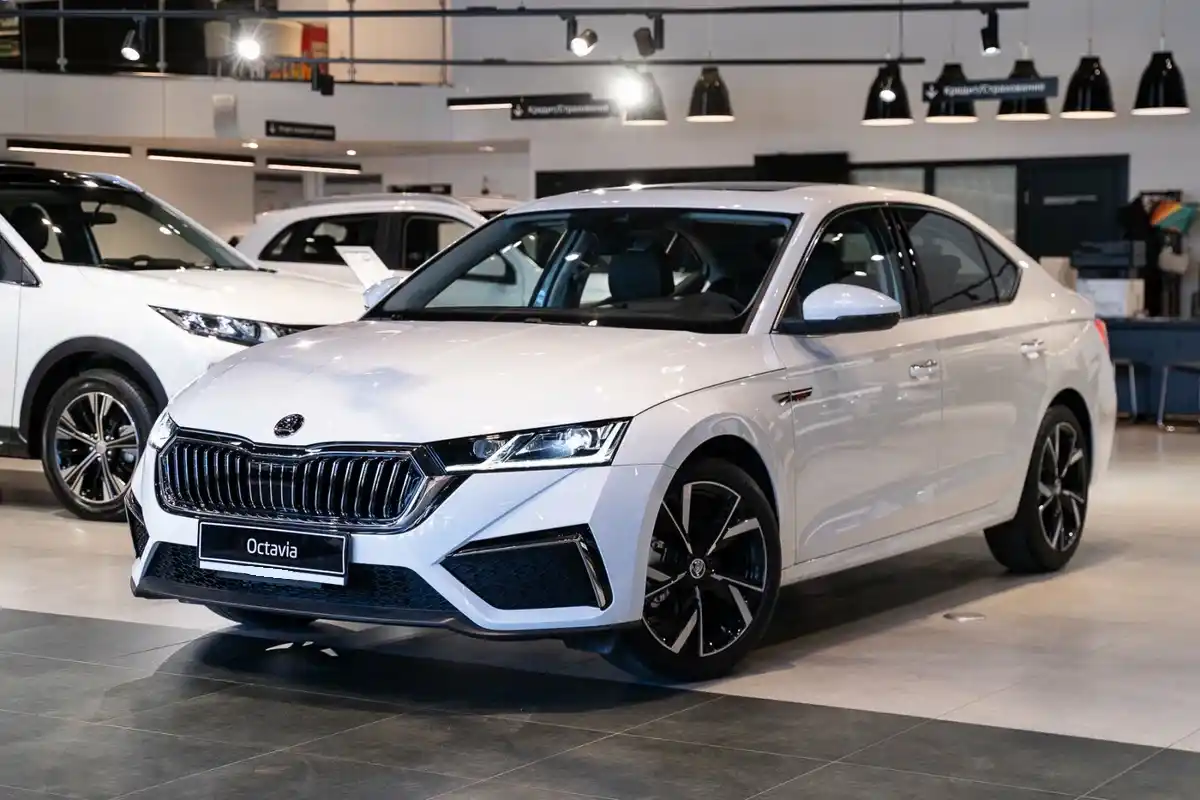 Skoda Octavia купить по цене от 1 728 000 рублей
